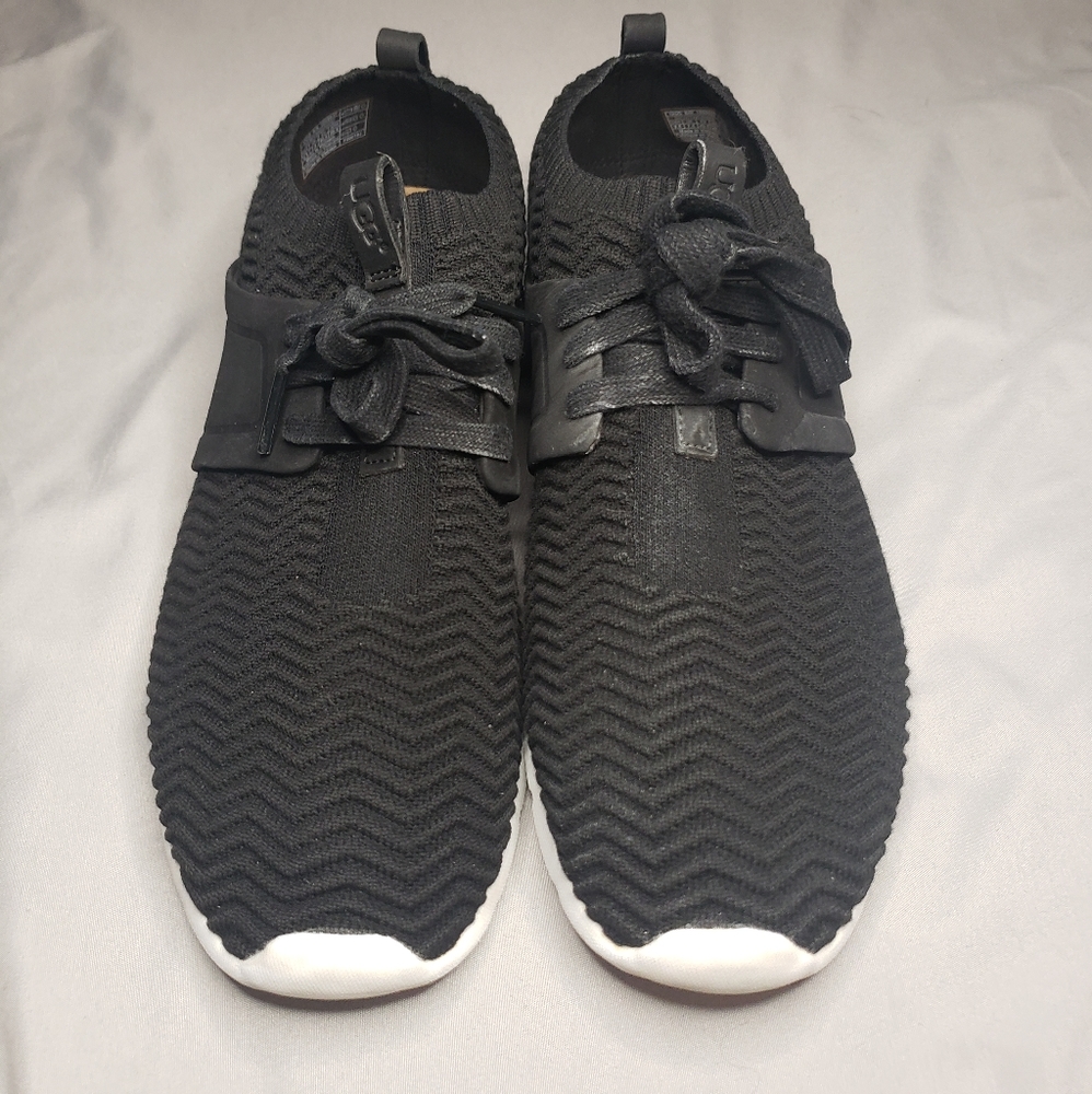 Ugg tennis shoes 9.5